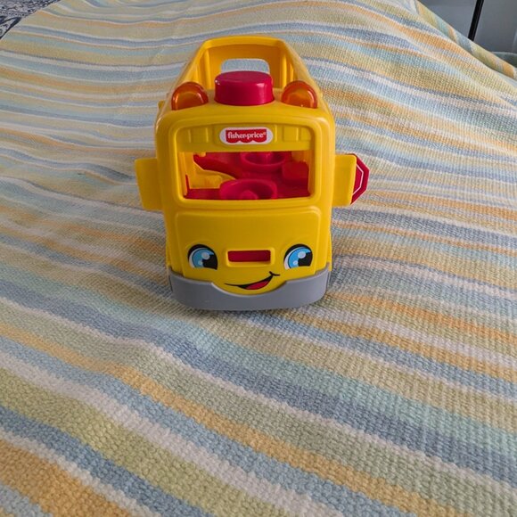 PRICE DROP!  Fisher Price Little People Bus, Car and People - Picture 3 of 10